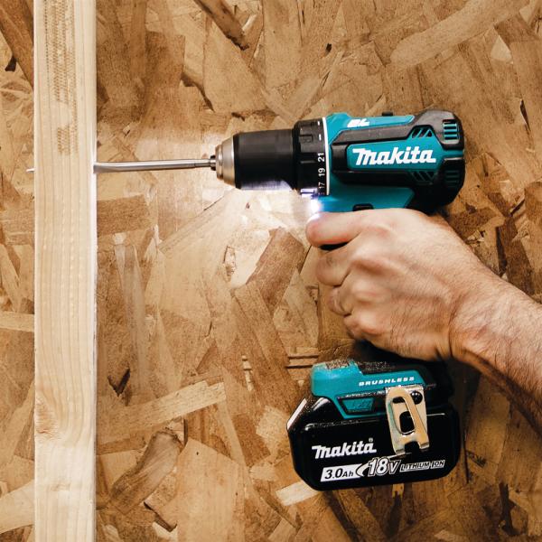 Makita DDF485RFJ Akku-Bohrschrauber 18V Li-Ion im Makpac Anwendung